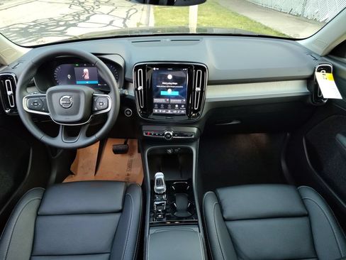 New 2026 Volvo XC40 B5 Plus w/ Protection Package Premier AWD/4WD image 30
