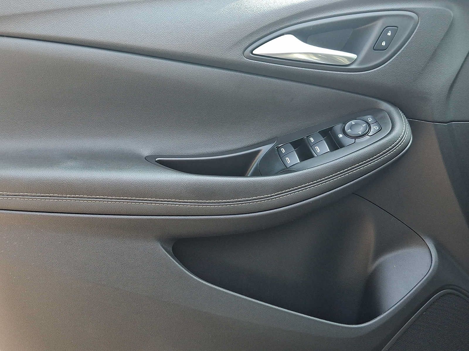 Used 2023 Buick Encore GX Select w/ Safety Package II FWD image 14