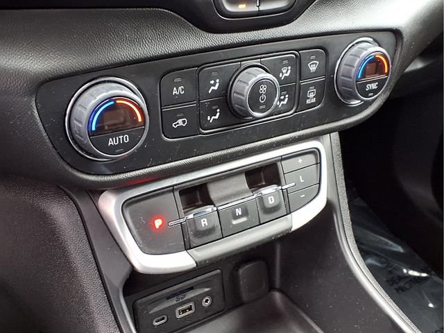 Used 2024 GMC Terrain SLT AWD/4WD image 8