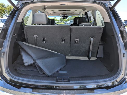 Used 2024 Kia Telluride EX w/ EX Captain's Chair Package FWD image 13