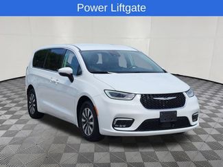 Used 2023 Chrysler Pacifica Touring-L FWD video 2
