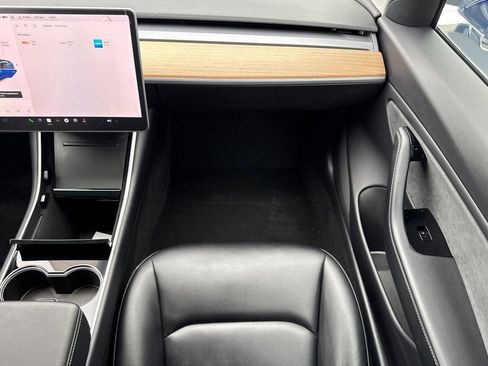 Used 2018 Tesla Model 3 Mid Range image 28