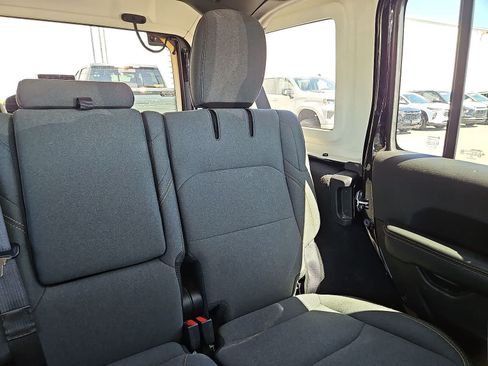 Used 2025 Jeep Wrangler Unlimited Sahara AWD/4WD image 15