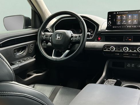 Used 2025 Honda Pilot Touring image 29