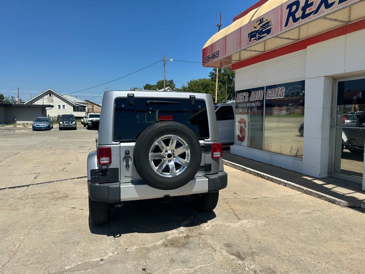 Used 2015 Jeep Wrangler Unlimited Sahara w/ Max Tow Package AWD/4WD image 6