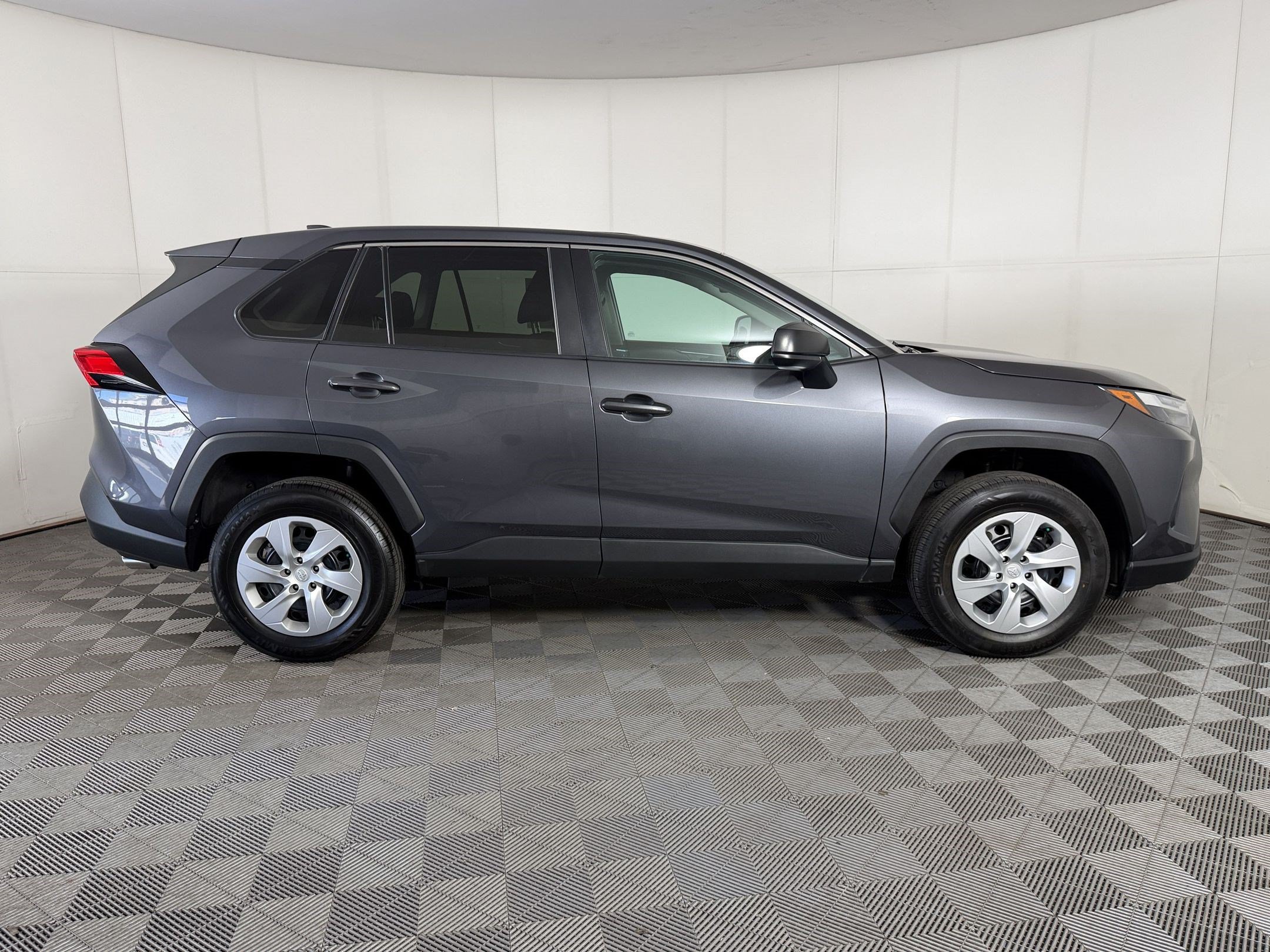 Used 2023 Toyota RAV4 LE AWD/4WD image 8