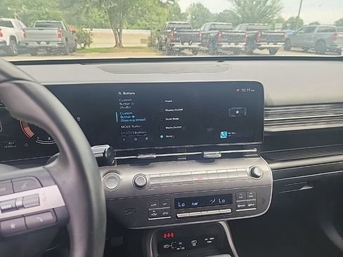 Used 2025 Hyundai Kona SEL FWD image 7