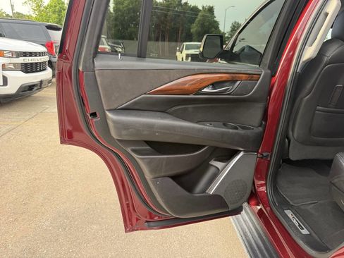 Used 2017 Cadillac Escalade Luxury RWD image 15