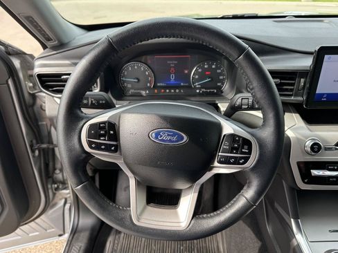 Used 2024 Ford Explorer XLT AWD/4WD image 25