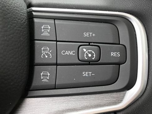 Used 2025 Jeep Wagoneer Series III w/ Premium Group I AWD/4WD image 16