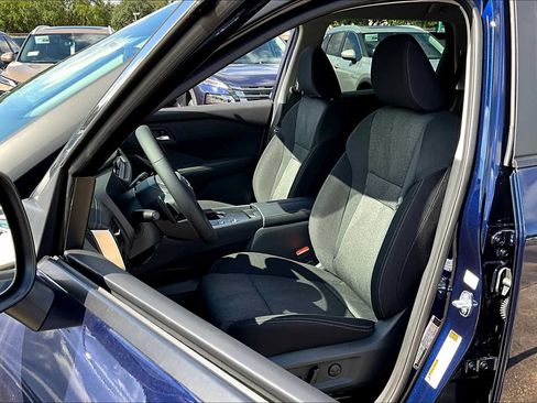 Used 2025 Nissan Rogue SV FWD image 18