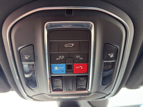 Used 2024 Jeep Grand Cherokee Altitude image 22