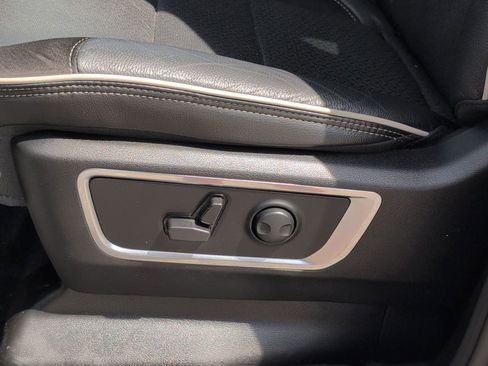Used 2025 RAM 1500 Laramie AWD/4WD image 11