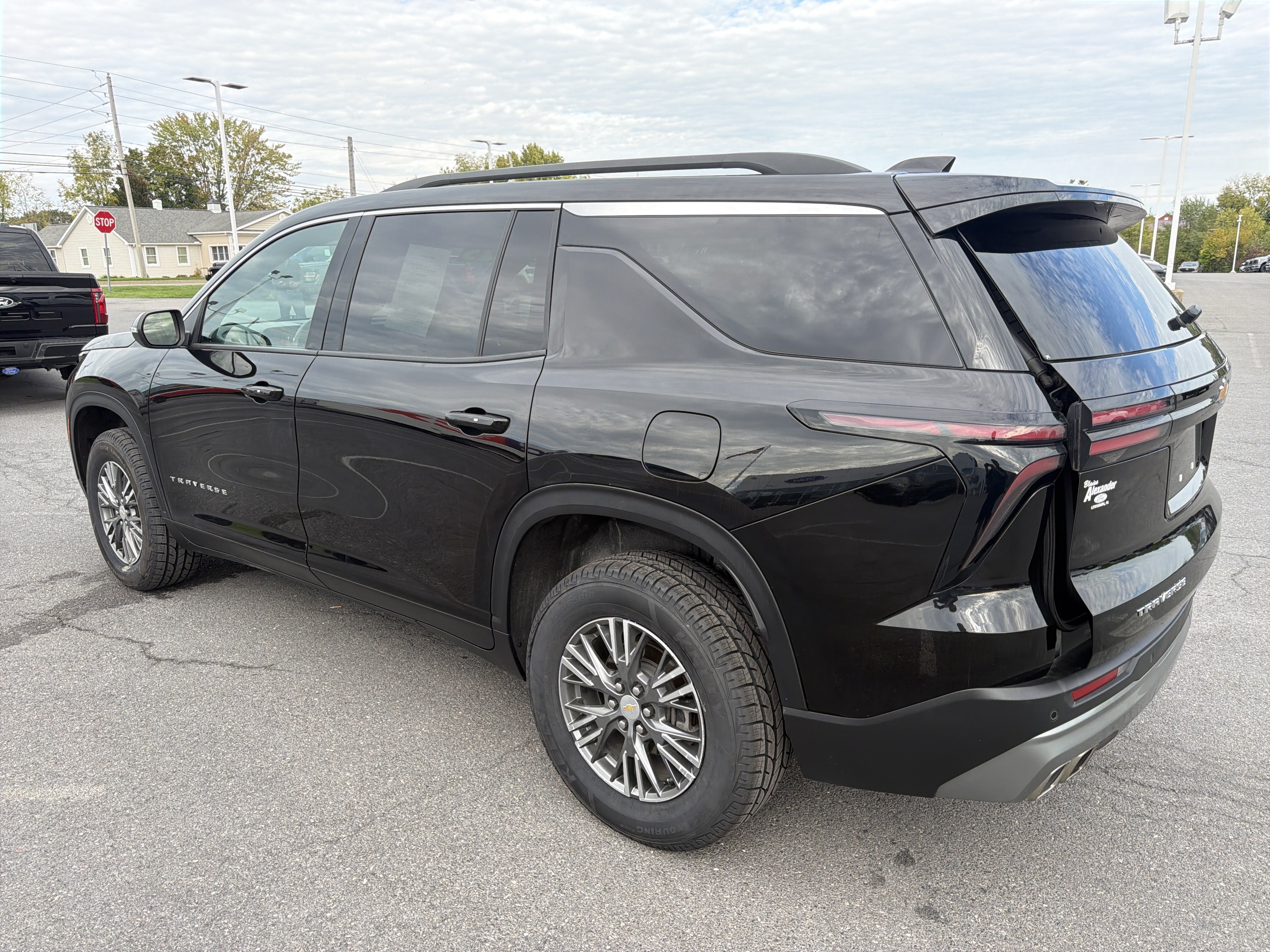 Used 2025 Chevrolet Traverse LT AWD/4WD image 6