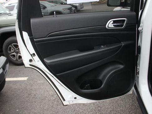 Used 2022 Jeep Grand Cherokee Laredo X image 22