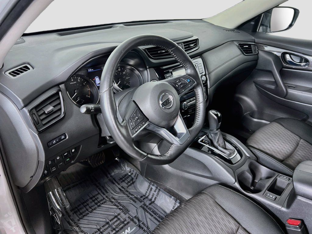 Used 2019 Nissan Rogue SV w/ Premium Package AWD/4WD image 8