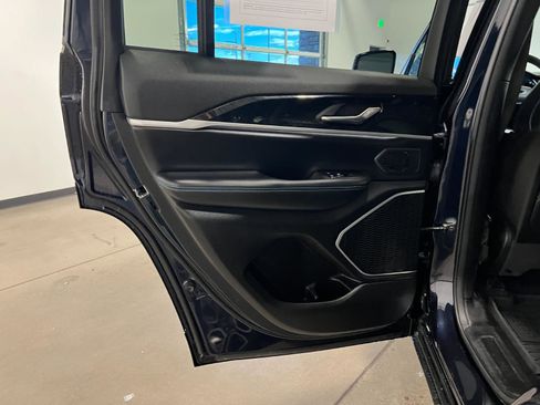 Used 2024 Jeep Grand Cherokee Trailhawk image 32