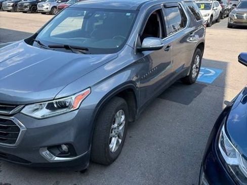 Used 2021 Chevrolet Traverse LT FWD image 1