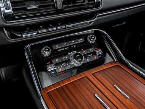 Used 2024 Lincoln Navigator Reserve image 25