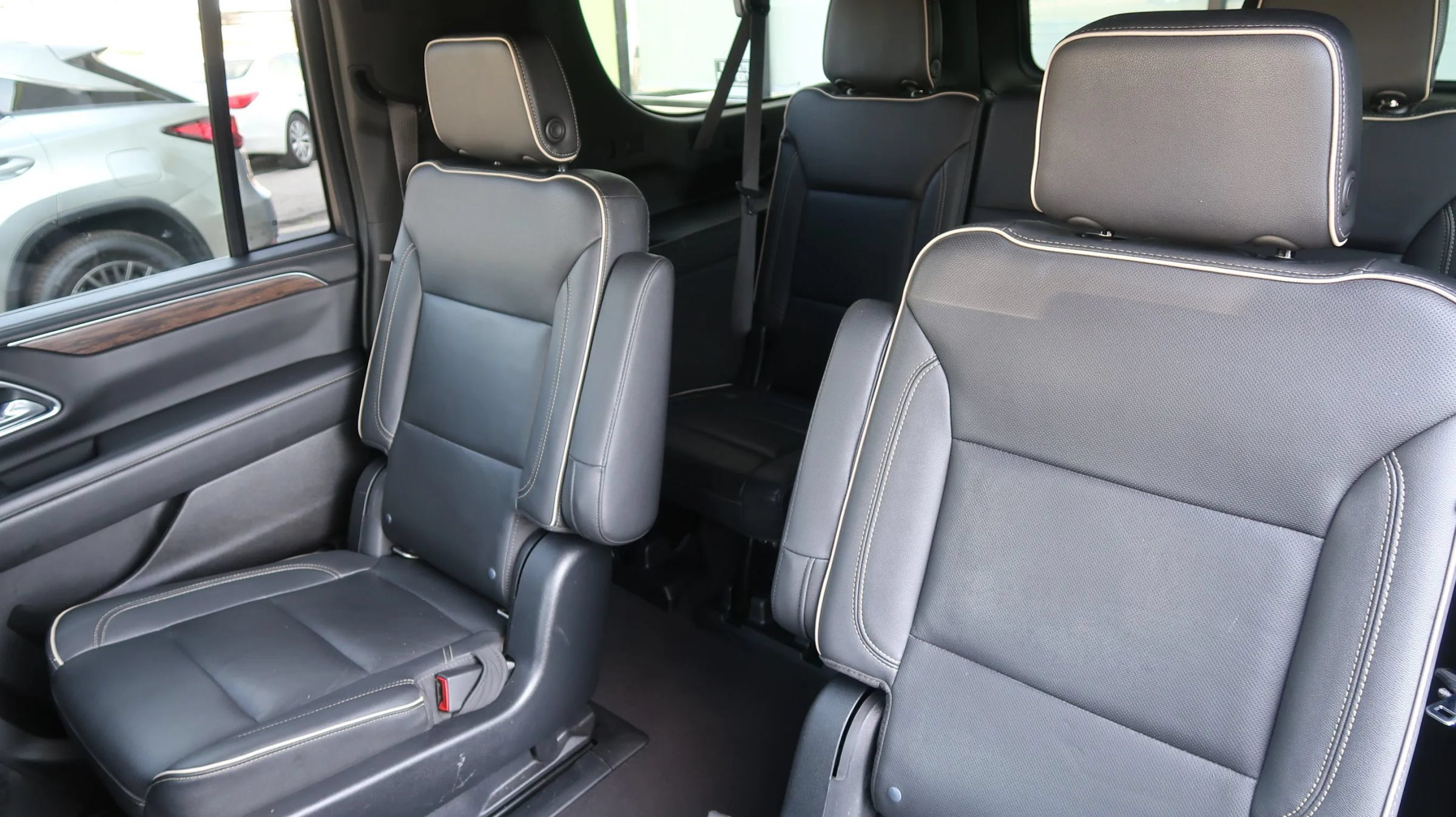 Used 2021 Chevrolet Suburban Premier w/ Premium Package RWD image 19