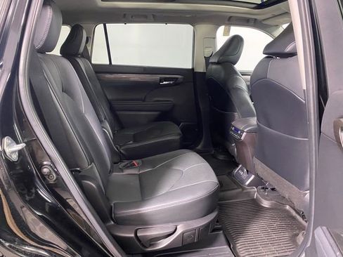 Used 2022 Toyota Highlander Platinum image 10