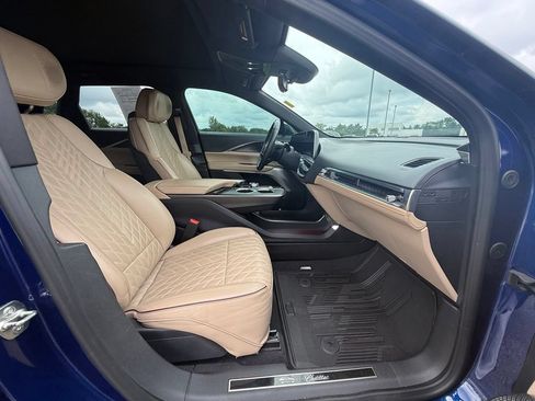 Certified 2024 Cadillac Lyriq Luxury w/ Nappa Leather Package AWD/4WD image 34
