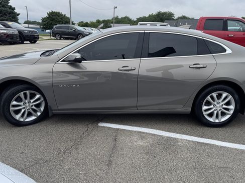 Used 2018 Chevrolet Malibu LT w/ Leather Package FWD image 5