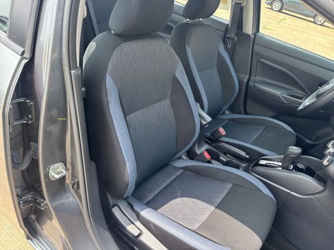 Used 2025 Nissan Versa SV FWD image 34