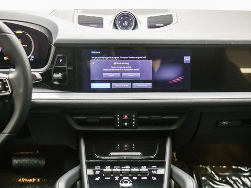 Certified 2025 Porsche Cayenne Coupe AWD/4WD image 17