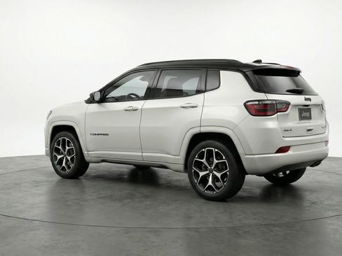 Used 2025 Jeep Compass Limited image 6