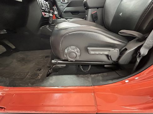 Used 2023 Jeep Wrangler Unlimited Rubicon 392 image 33