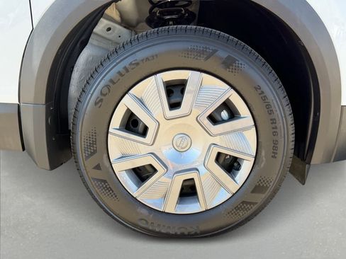 Used 2025 Nissan Kicks S image 8