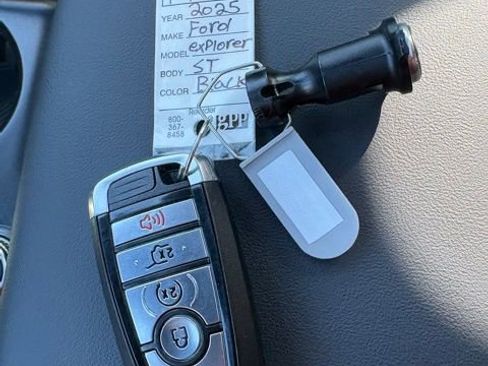 Used 2025 Ford Explorer ST AWD/4WD image 6