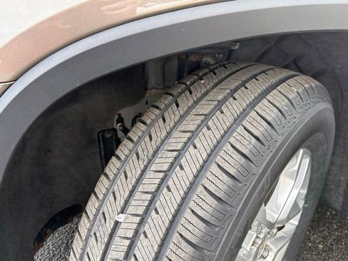 Used 2020 Chevrolet Traverse LT w/ Driver Confidence II Package AWD/4WD image 11