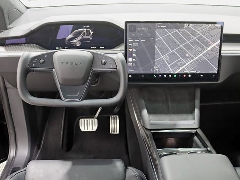 Used 2022 Tesla Model X Plaid image 13