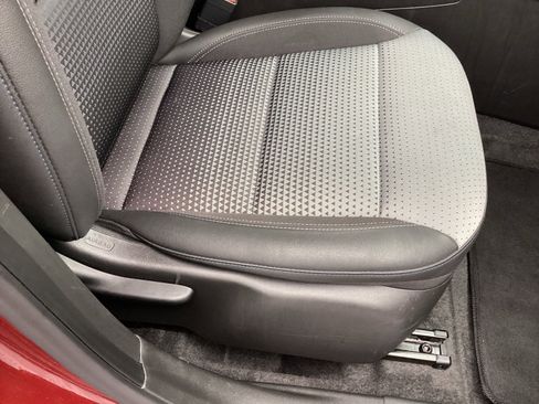 Used 2025 Chevrolet Trax LT w/ LT Convenience Package image 18