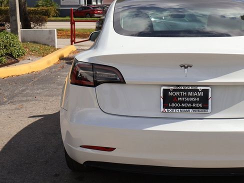 Used 2023 Tesla Model 3 Standard Range image 14