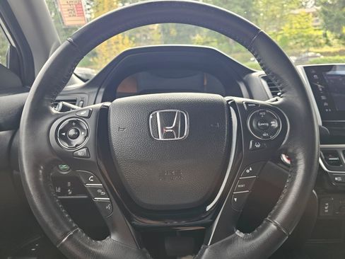 Used 2017 Honda Pilot Touring image 26