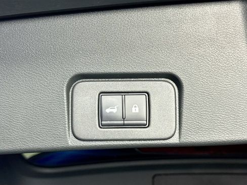 Used 2024 Nissan Rogue Platinum FWD image 34