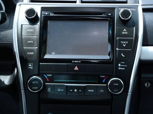 Used 2017 Toyota Camry XSE FWD image 11