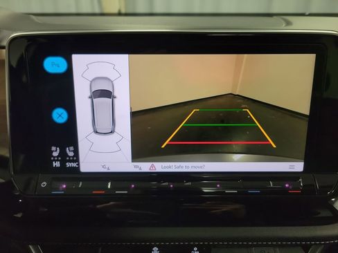 Used 2024 Volkswagen Atlas SE image 18