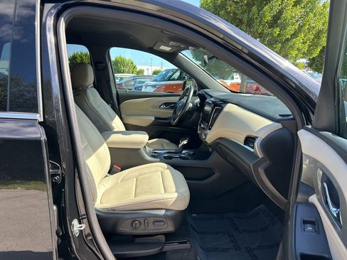 Used 2022 Chevrolet Traverse LT image 36