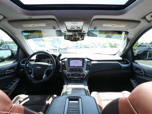 Used 2019 Chevrolet Suburban Premier w/ Premier Plus Edition AWD/4WD image 27