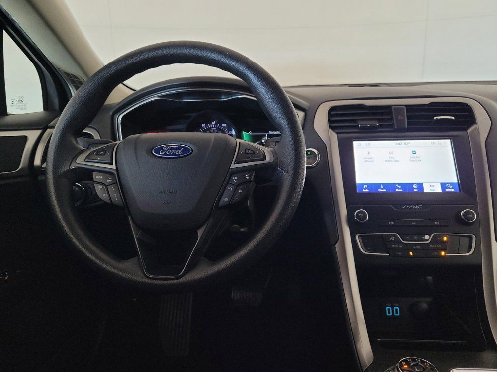 Used 2020 Ford Fusion SE FWD image 22