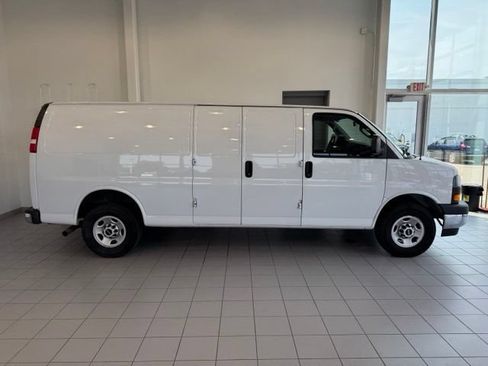 Used 2021 GMC Savana 3500 Extended w/ Driver Convenience Package RWD image 34