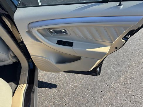 Used 2016 Ford Taurus SE image 24