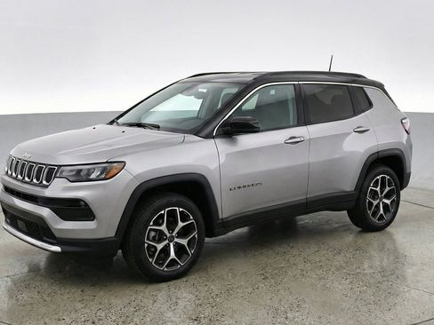Used 2025 Jeep Compass Limited AWD/4WD image 3