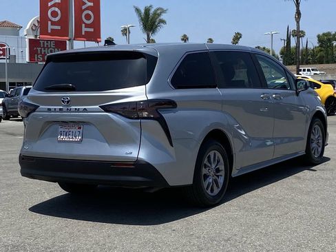 Used 2025 Toyota Sienna LE FWD image 41