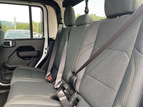 New 2025 Jeep Gladiator Sport AWD/4WD image 15