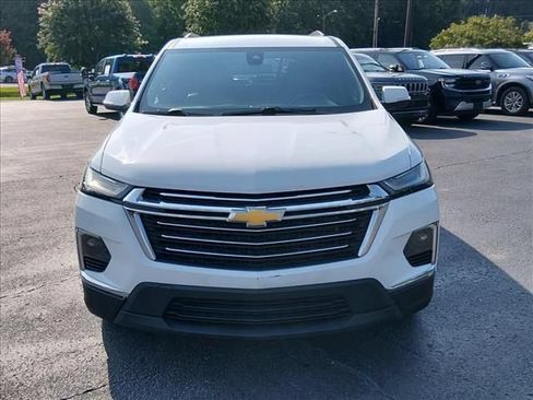 Used 2023 Chevrolet Traverse LT FWD image 9